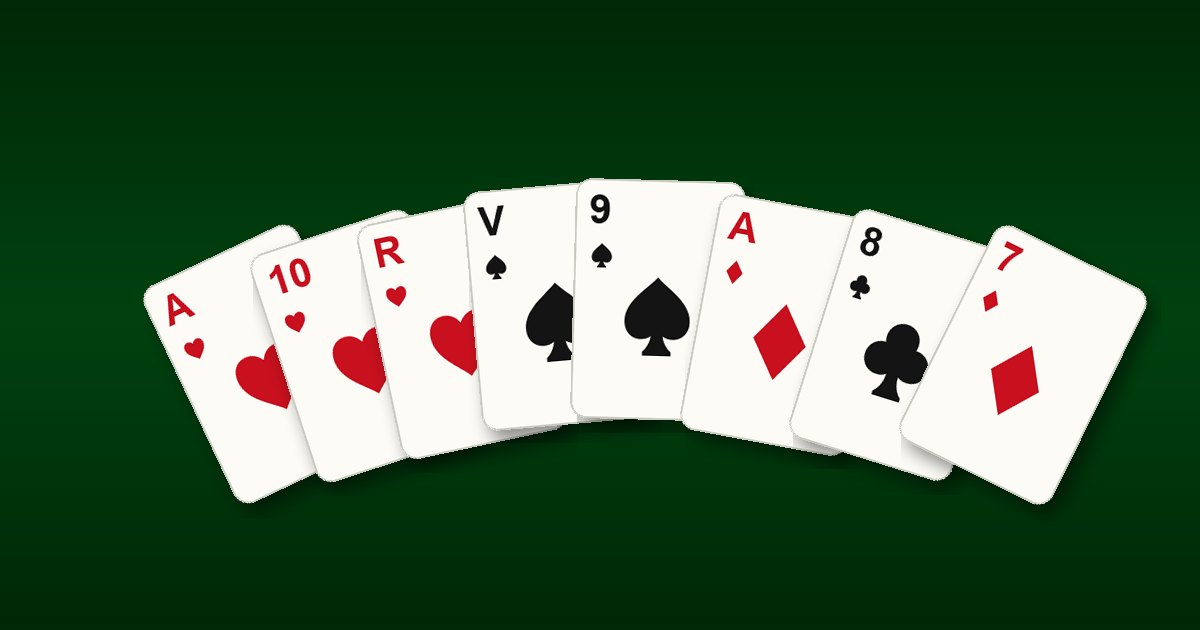 Main de huit cartes de coinche tenue en éventail